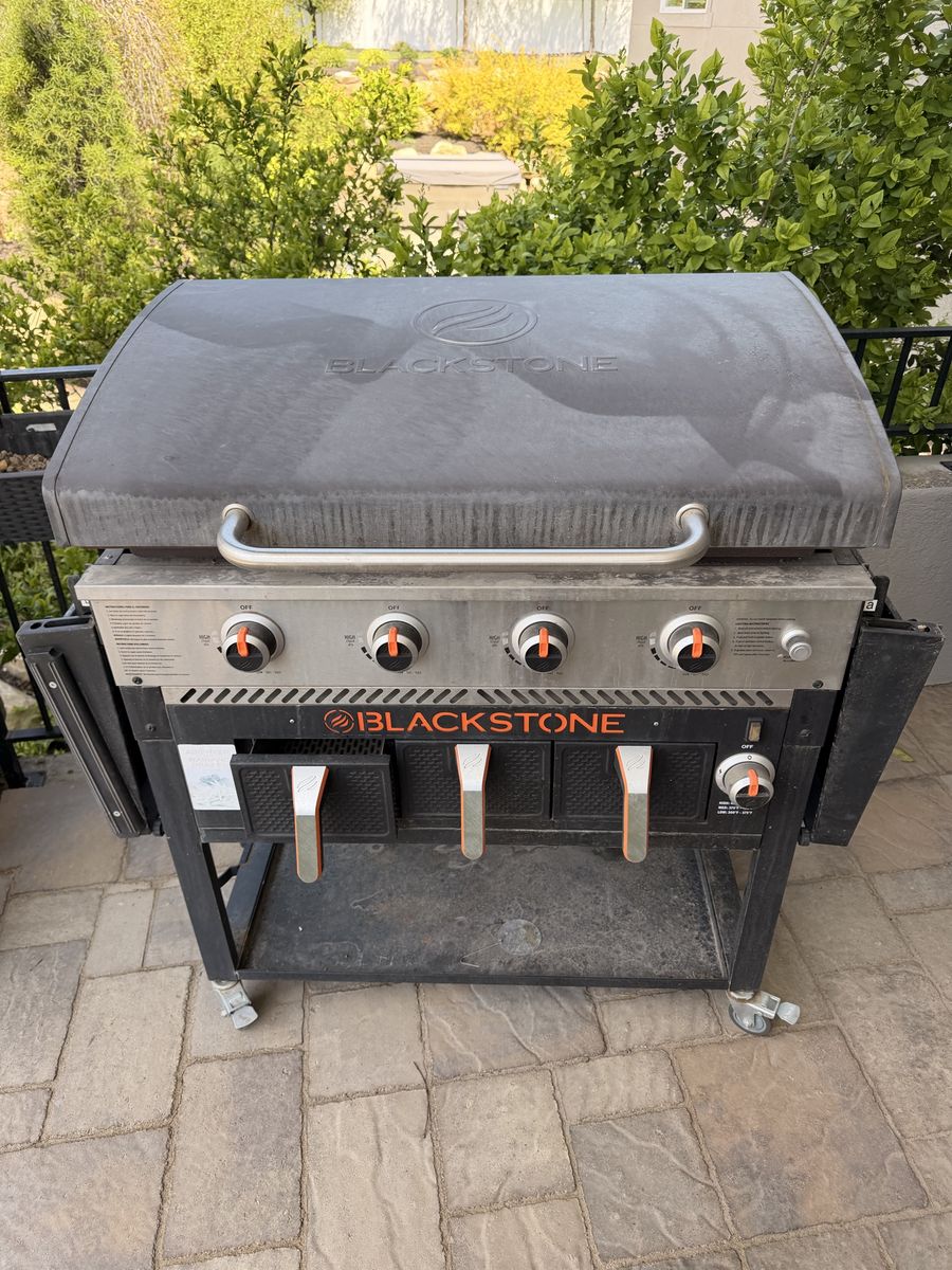 Blackstone 4-Burner Griddle Cooking Station - Outdoor Flat Top Grill with air fryer