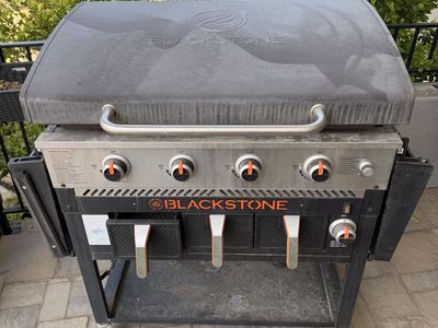 Blackstone 4-Burner Griddle Cooking Station - Outdoor Flat Top Grill with air fryer
