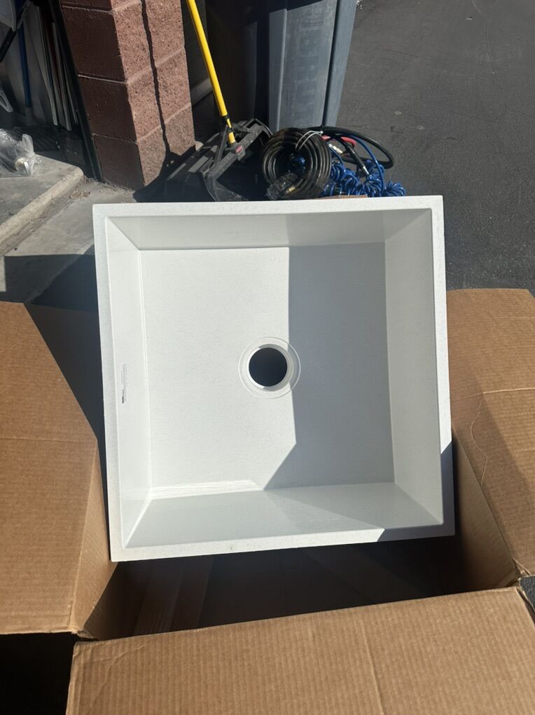 Fiat Molded Stone Service / Mop Wash Basin