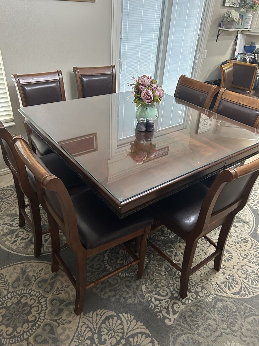 Gorgeous Counter Height Table and Chair Set - Amazing Condition!
