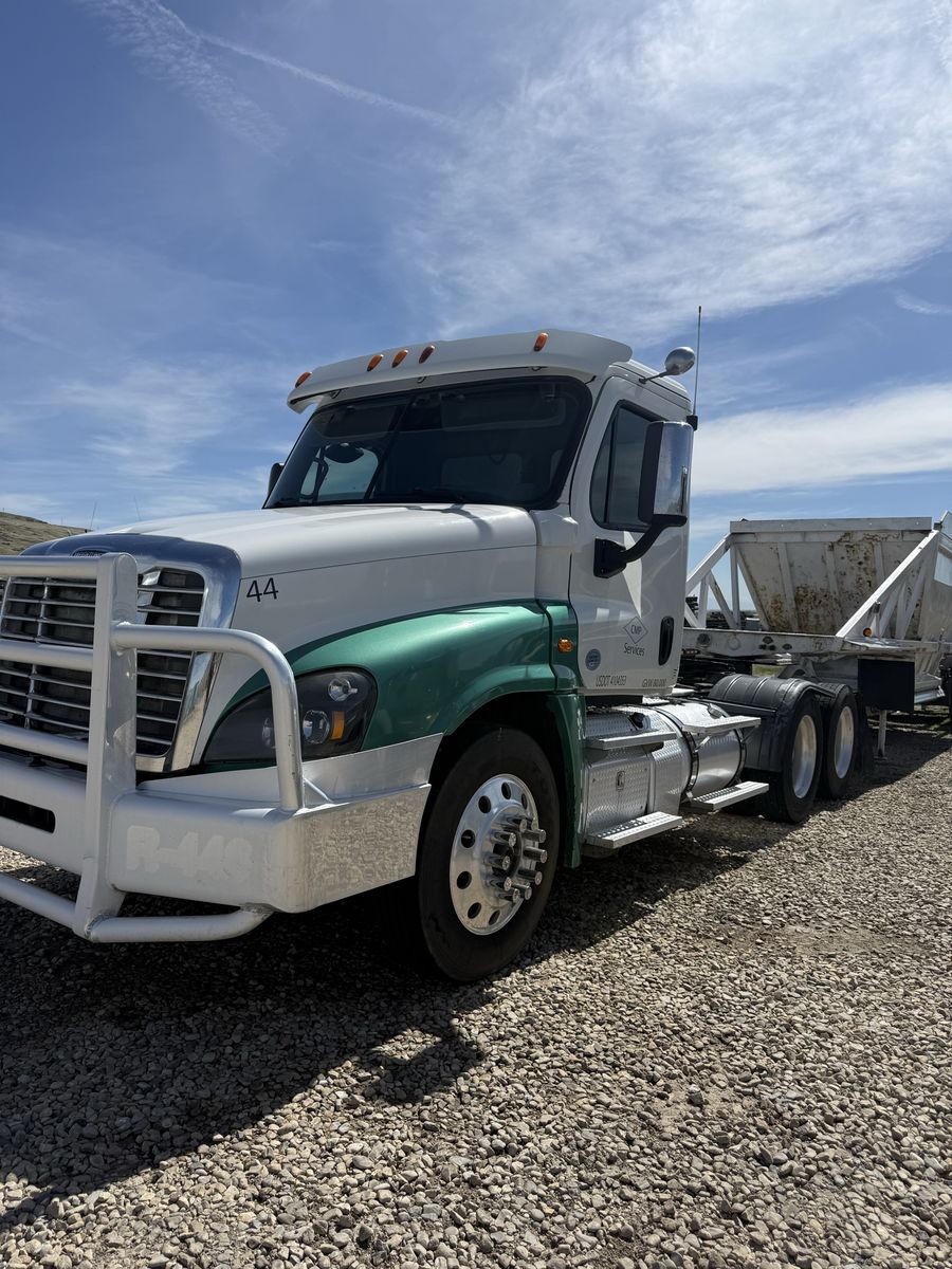 2016 Freightliner Cascadia Day Cab