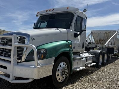 2016 Freightliner Cascadia Day Cab