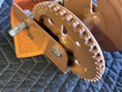 Heavy-Duty Manual Hand Winch – Gear Crank Hoist