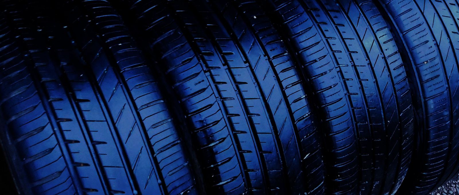 215 45R 18 TOYO