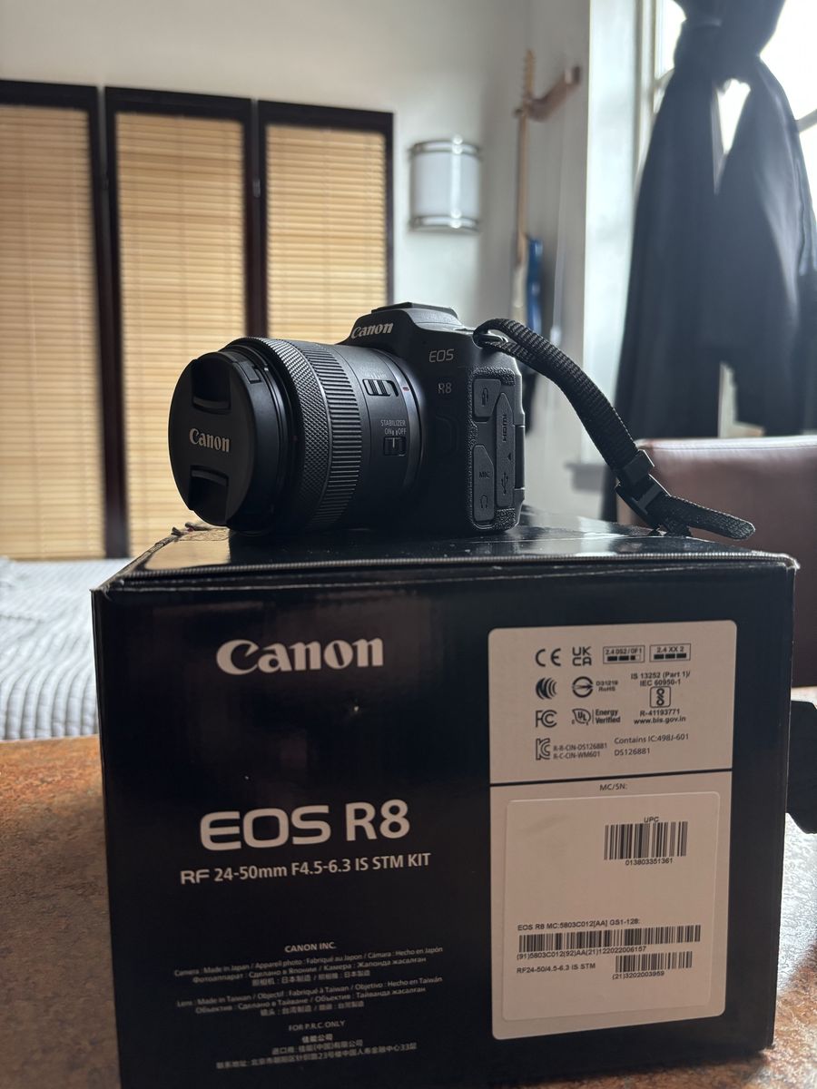 Canon R8