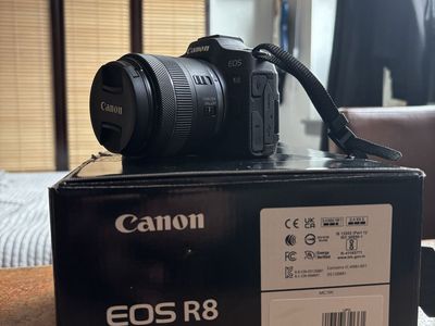 Canon R8