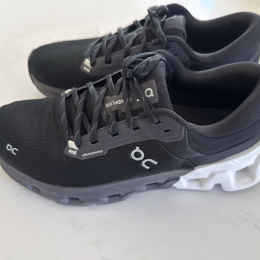 On Running Cloudflyer 5 Black/White Men's Athletic Shoes Size 9