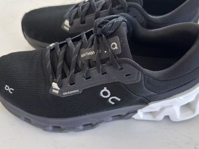 On Running Cloudflyer 5 Black/White Men's Athletic Shoes Size 9