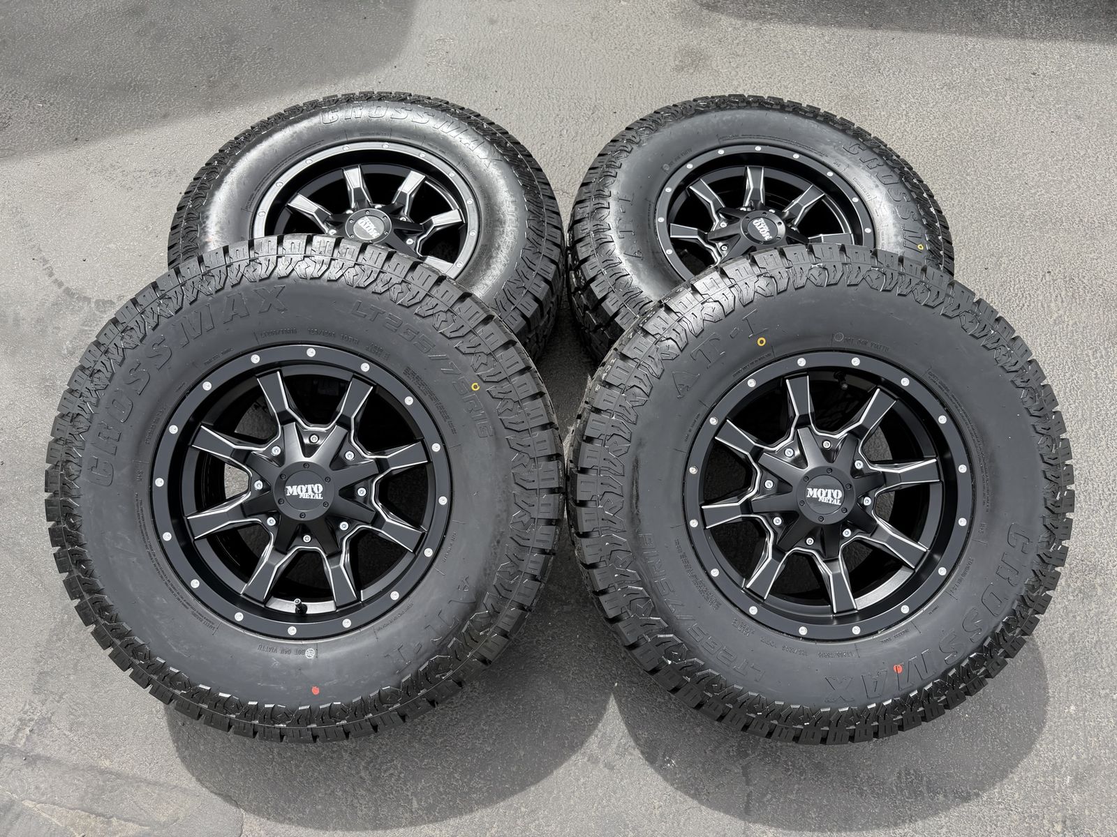 New LT265/75r16 AT Moto Metal MO970 6x5.5 Chevy GM