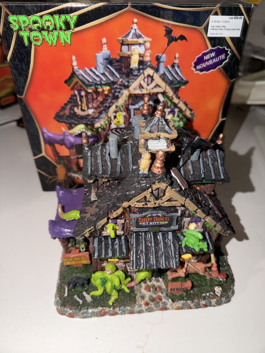 Lemax Spooky Town Creepy Crawlies Pet Sitting Halloween Village Figurine with Box