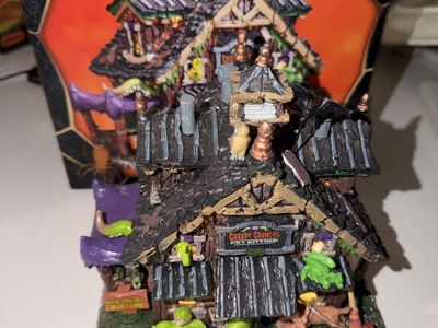 Lemax Spooky Town Creepy Crawlies Pet Sitting Halloween Village Figurine with Box