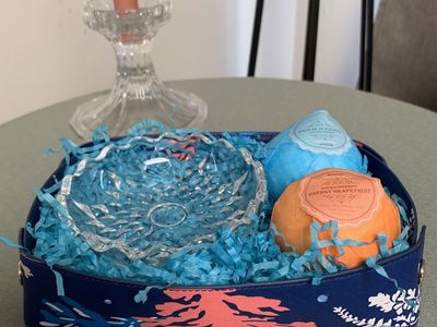 2 Bath Bombs With Glass Trinket Dish