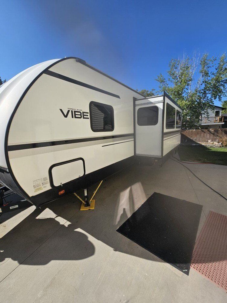 2020 Forest River Vibe 26DB - 33 ft - One Owner