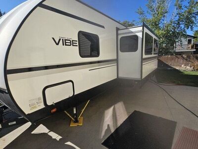 2020 Forest River Vibe 26DB - 33 ft - One Owner