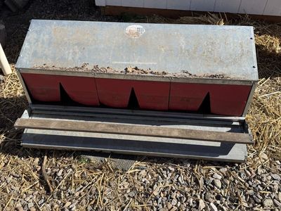 roll-away chicken nesting box (egg laying box)