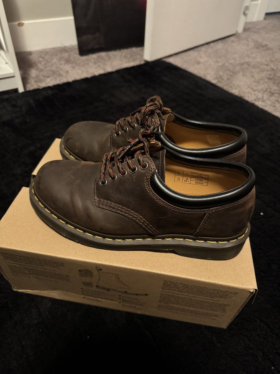 DOC MARTENS SIZE 9 MEN
