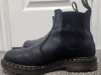 Women's Dr. Martens Chelsea Boots - Black, Size 9