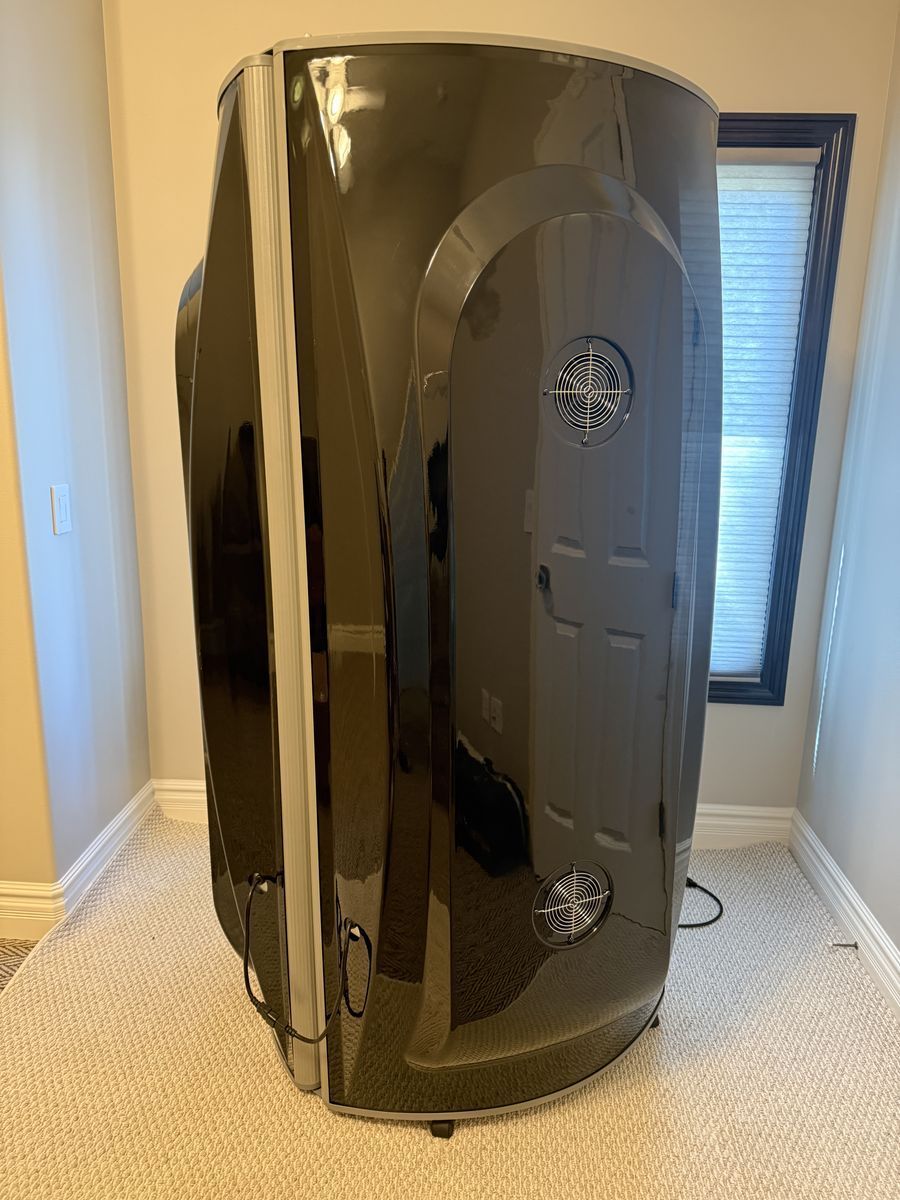 Premium LPI Oasis 36 Stand-Up Tanning Booth (Under 50 Bulb Hours!)