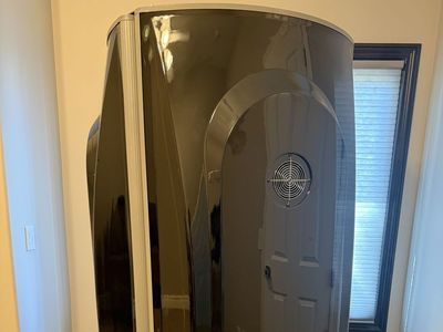 Premium LPI Oasis 36 Stand-Up Tanning Booth (Under 50 Bulb Hours!)