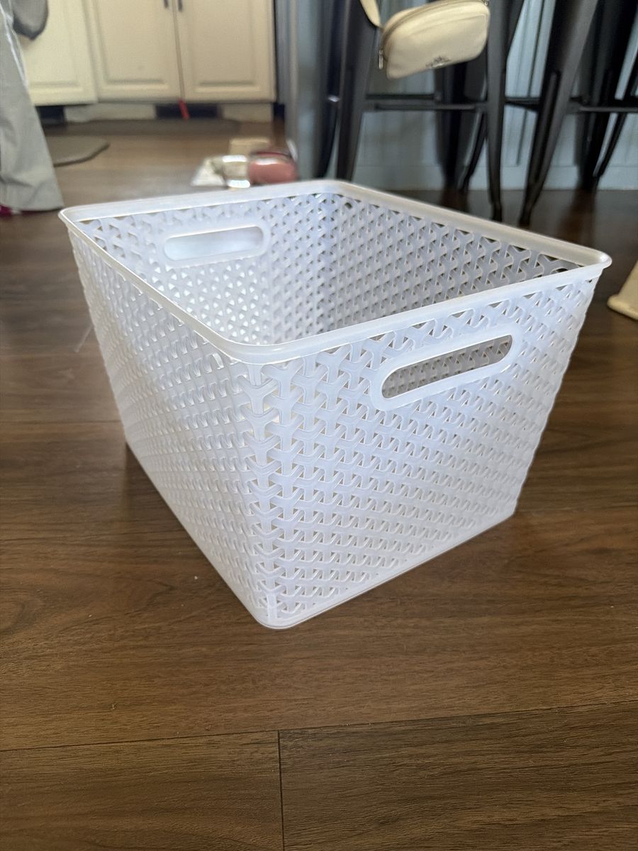 White Plastic Storage Basket (6-count) - Versatile Organizer for Home or Office