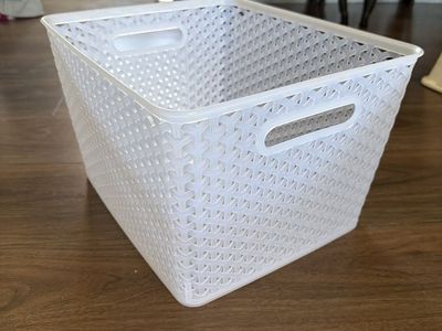 White Plastic Storage Basket (6-count) - Versatile Organizer for Home or Office