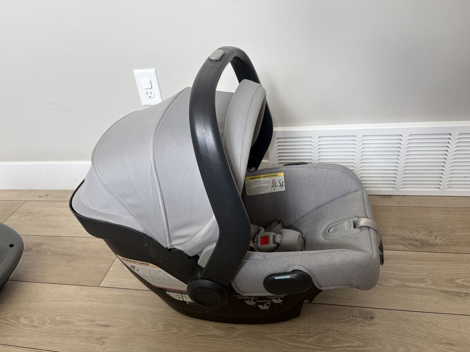 UPPAbaby Mesa Infant Car Seat with Base - Light Grey