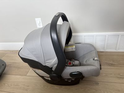 UPPAbaby Mesa Infant Car Seat with Base - Light Grey