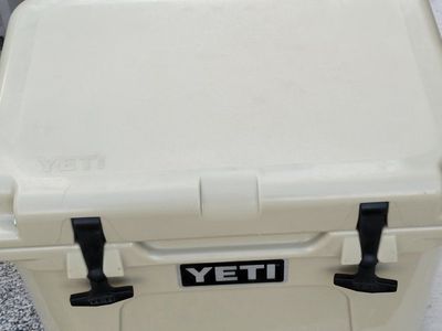 YETI Roadie 20 qt Ice Box/Cooler-Tan-Portable-Includes Drain Plug $150 OBO