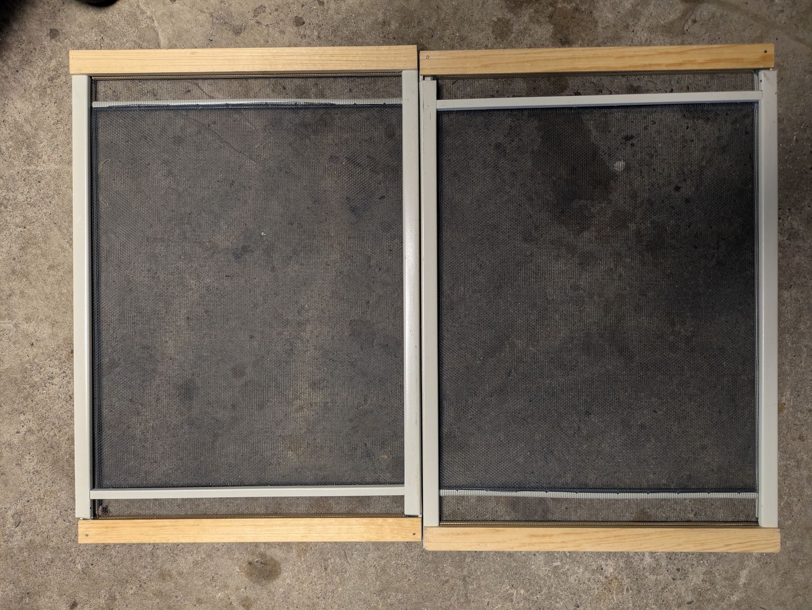 2 Adjustable Window Screens, 15in High x 21-37in Wide