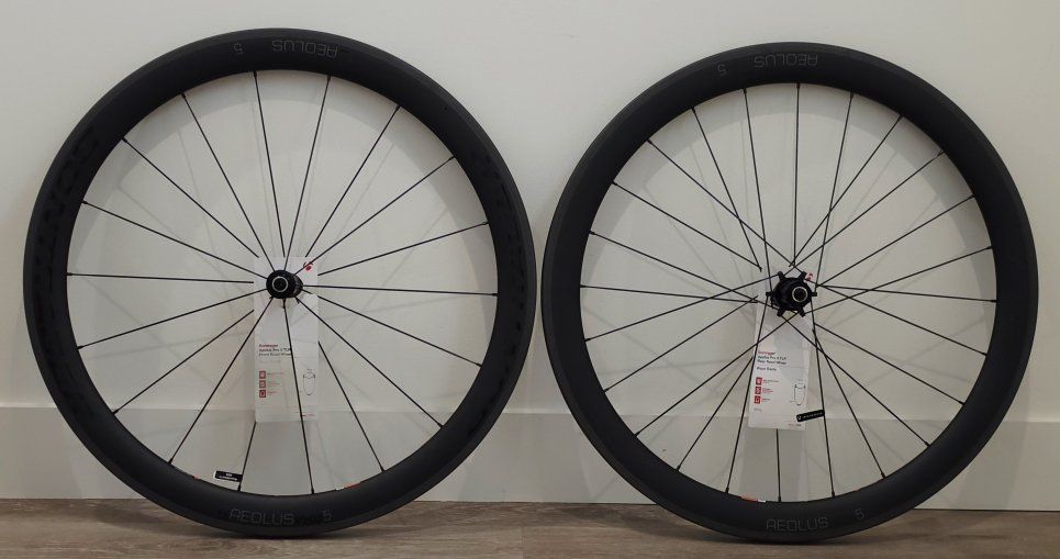 Bontrager Aeolus Pro 5 TLR Carbon Rim Brake Wheelset – 700c