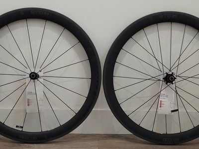 Bontrager Aeolus Pro 5 TLR Carbon Rim Brake Wheelset – 700c
