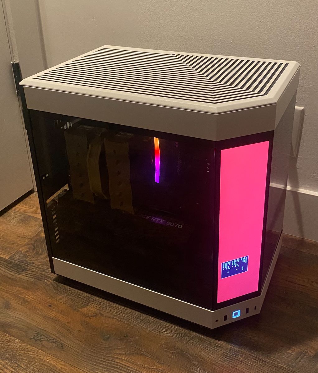 High End RTX 5070 HYTE Y70 Ryzen 5700X3D Gaming PC