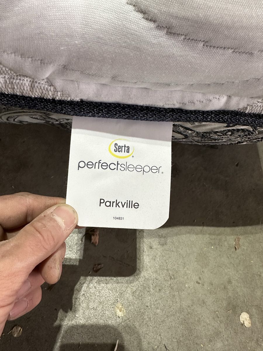 Queen sized mattress/ Serta