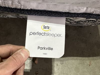 Queen sized mattress/ Serta