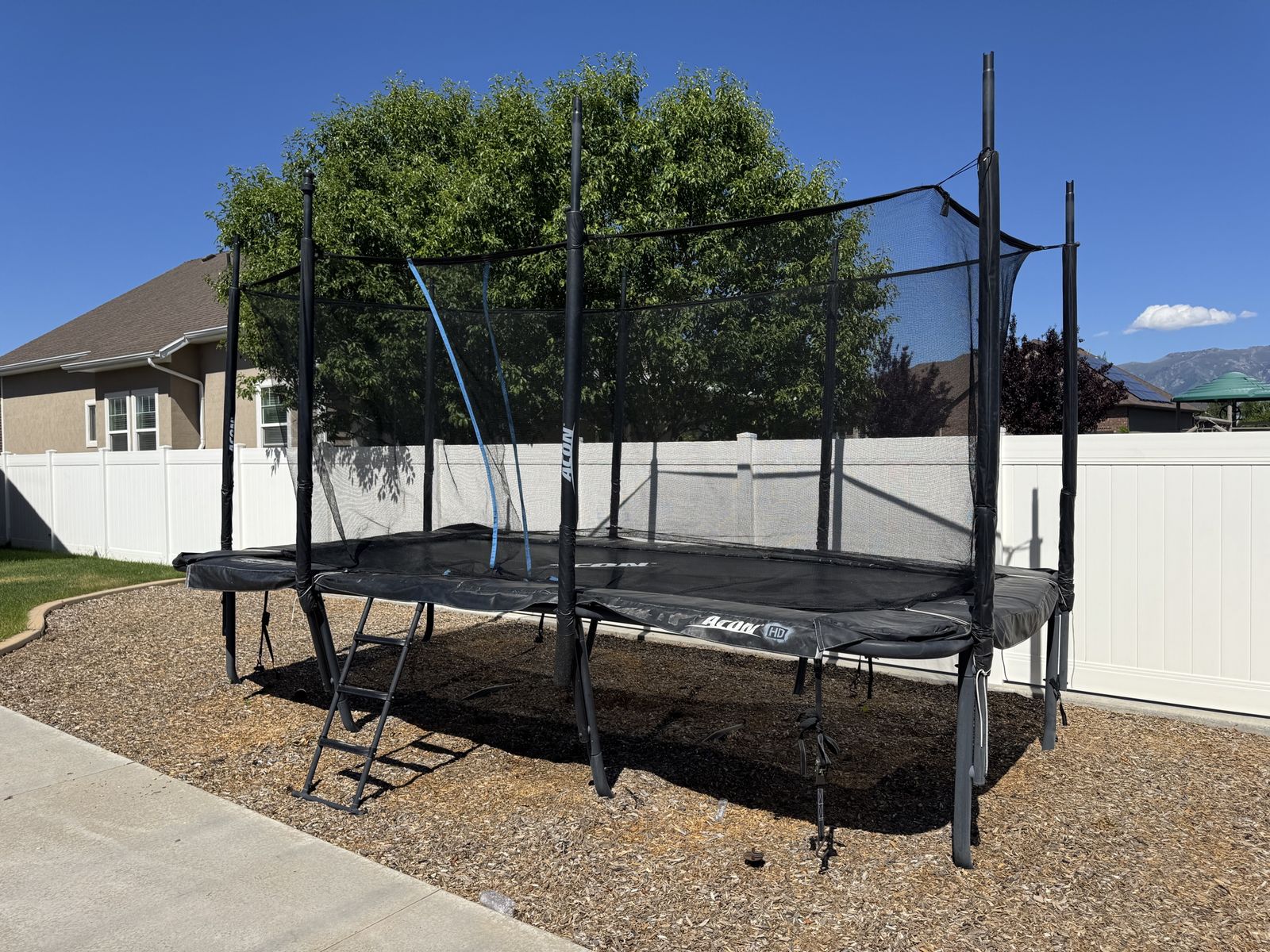 ACON 16’ trampoline (new mat)
