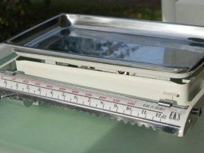 Vintage EKS Made in Sweden Kitchen Scale with Stainless Steel Tray, 500g Capacity