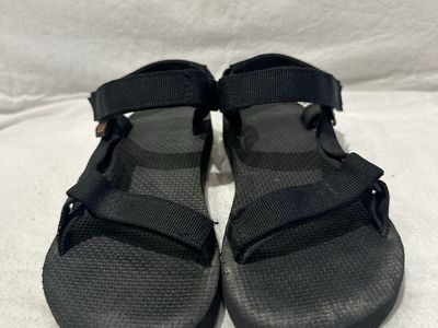 Teva youth size 4 black sports sandals