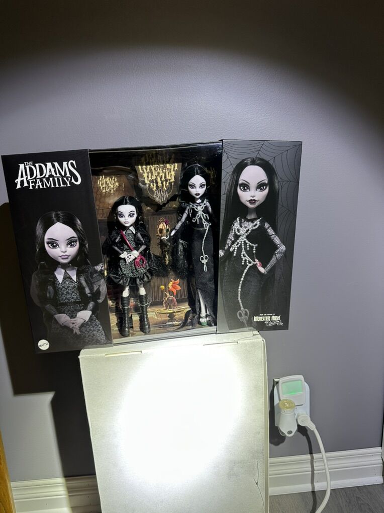 Skullector Adams Family 2-Pack