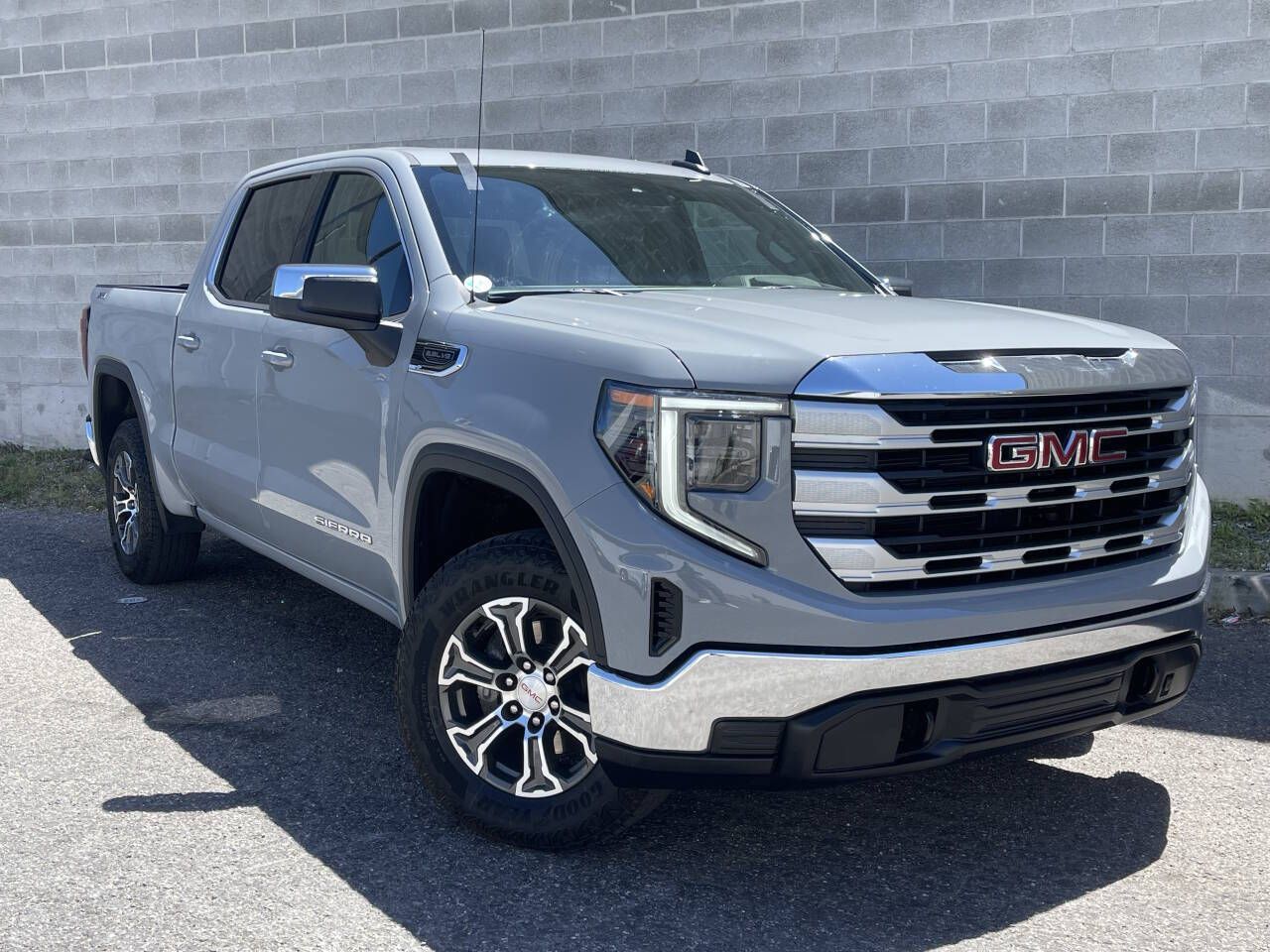 2024 GMC 1500 SLE