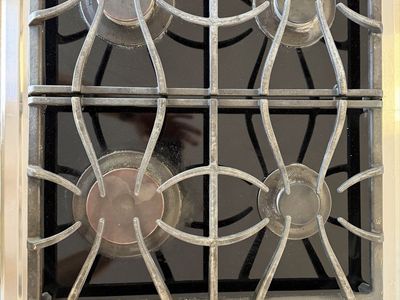 Frigidaire Gallery 4-Burner Gas Cooktop Stainless Steel & Black