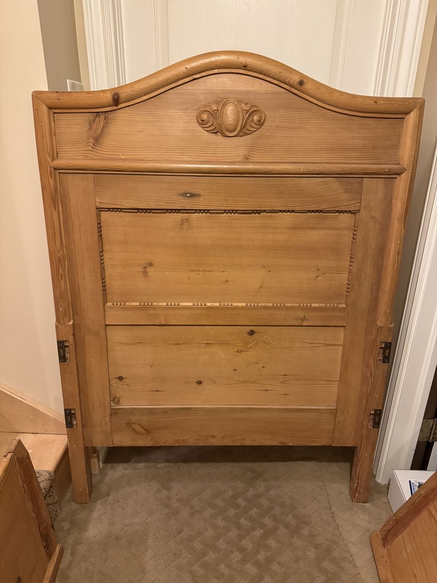 Vintage pine twin bed 