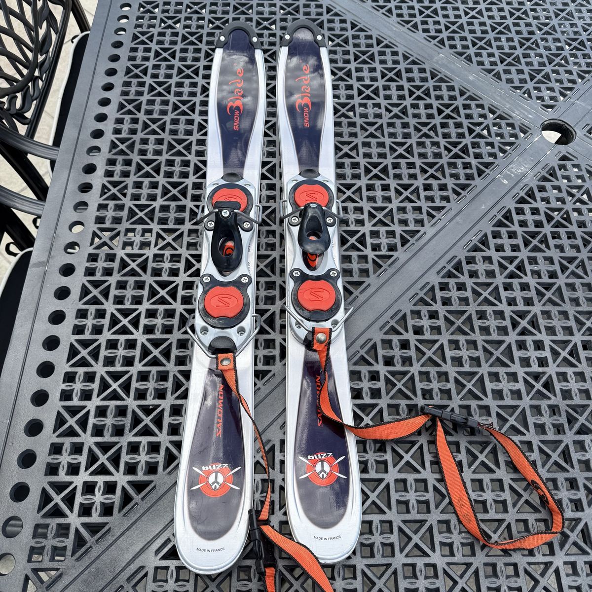 Salomon Snowblades BUZZ 90cm Adjustable Bindings Freestyle Ski W Security Strap