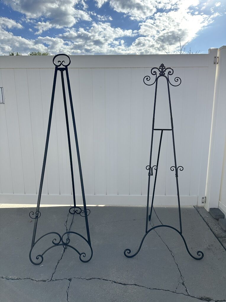 Nice Tall Elegant White Easel