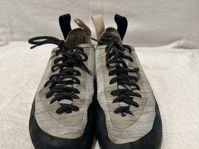 Black diamond women’s size 7 or youth 6 or EU 38 gray lace up climbing shoes
