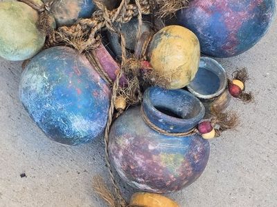 Vintage Southwest Hanging Clay Pot Cluster – Jute Rope Terracotta Jug Wall Decor