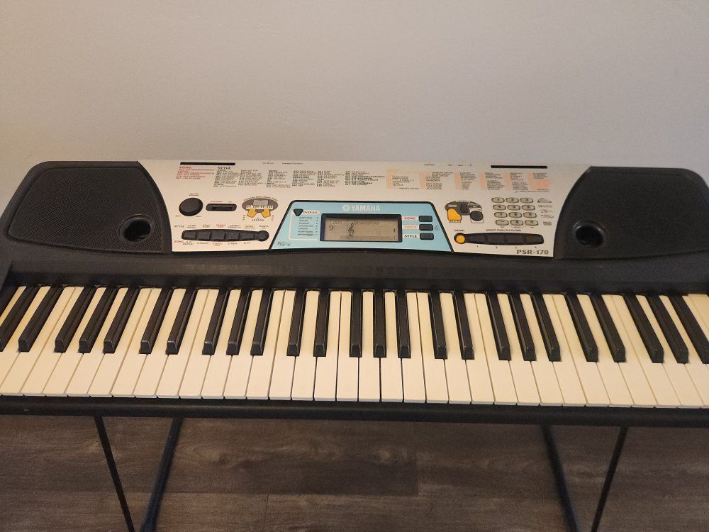 Yamaha PSR-170 61-Key Keyboard - Great Condition!