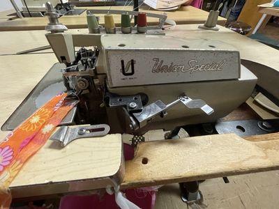Union Special 39500FS Industrial Overlock Sewing Machine, Heavy-Duty, Finel Quality