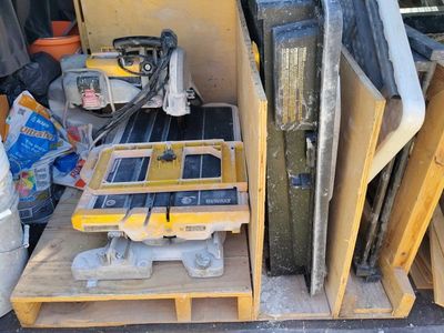 DeWalt tile saw