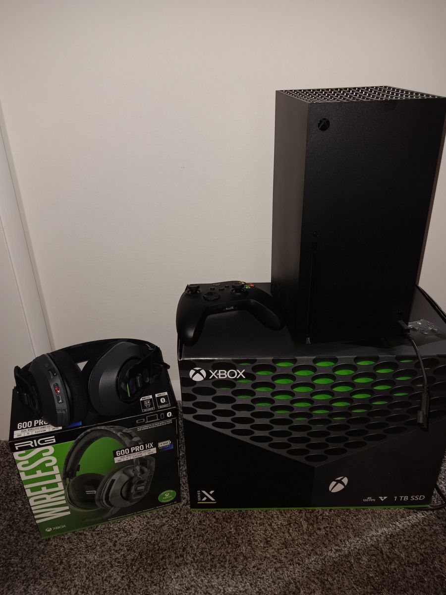 Xbox X 1TB plus wireless headphones