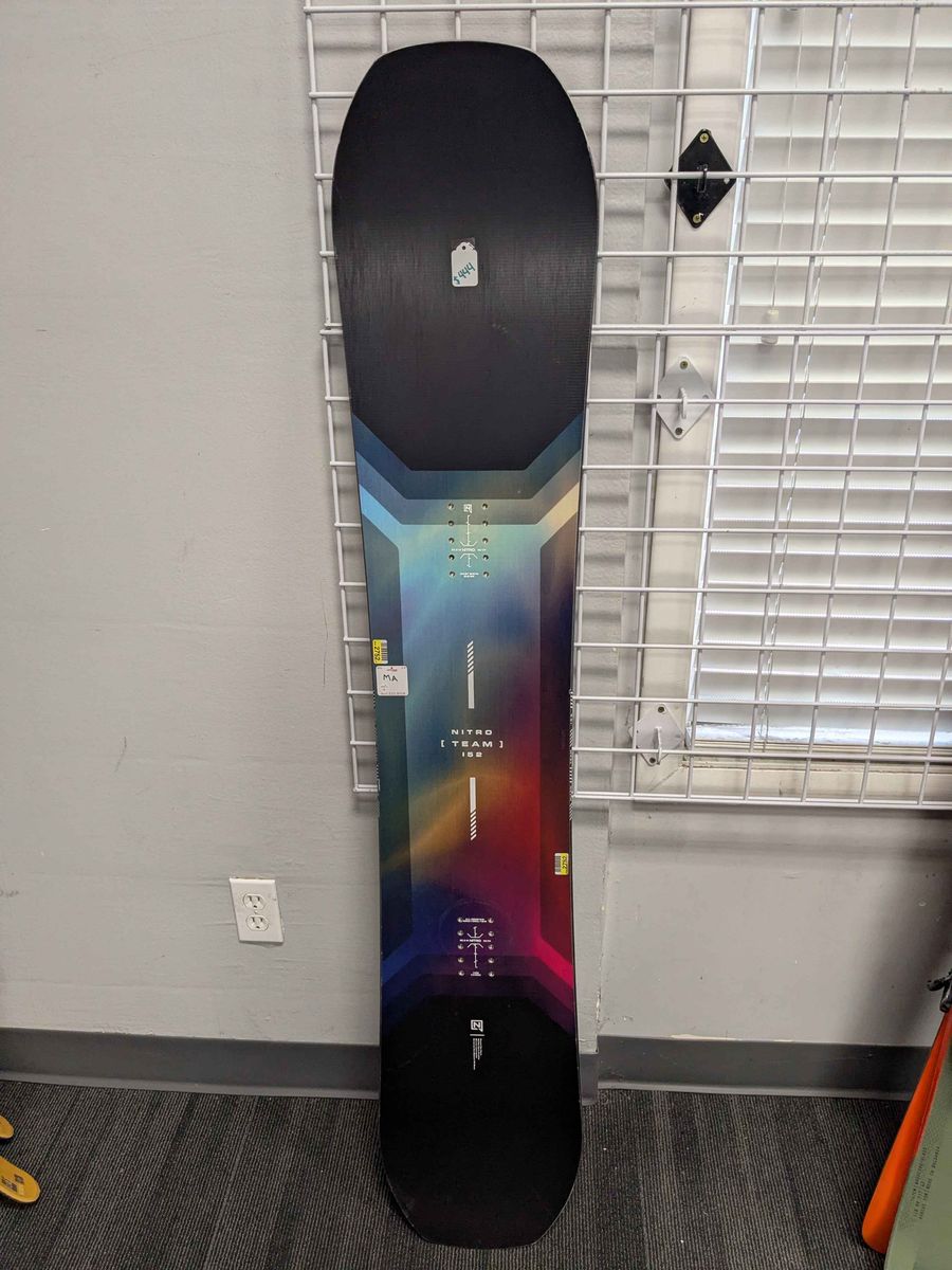 Nitro Team 152cm Snowboard - Lightly Used 2026